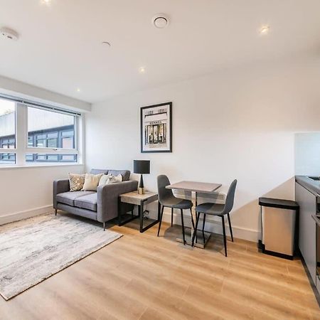 Lovely Bright Studio Apartment In Central East Grinstead Zewnętrze zdjęcie