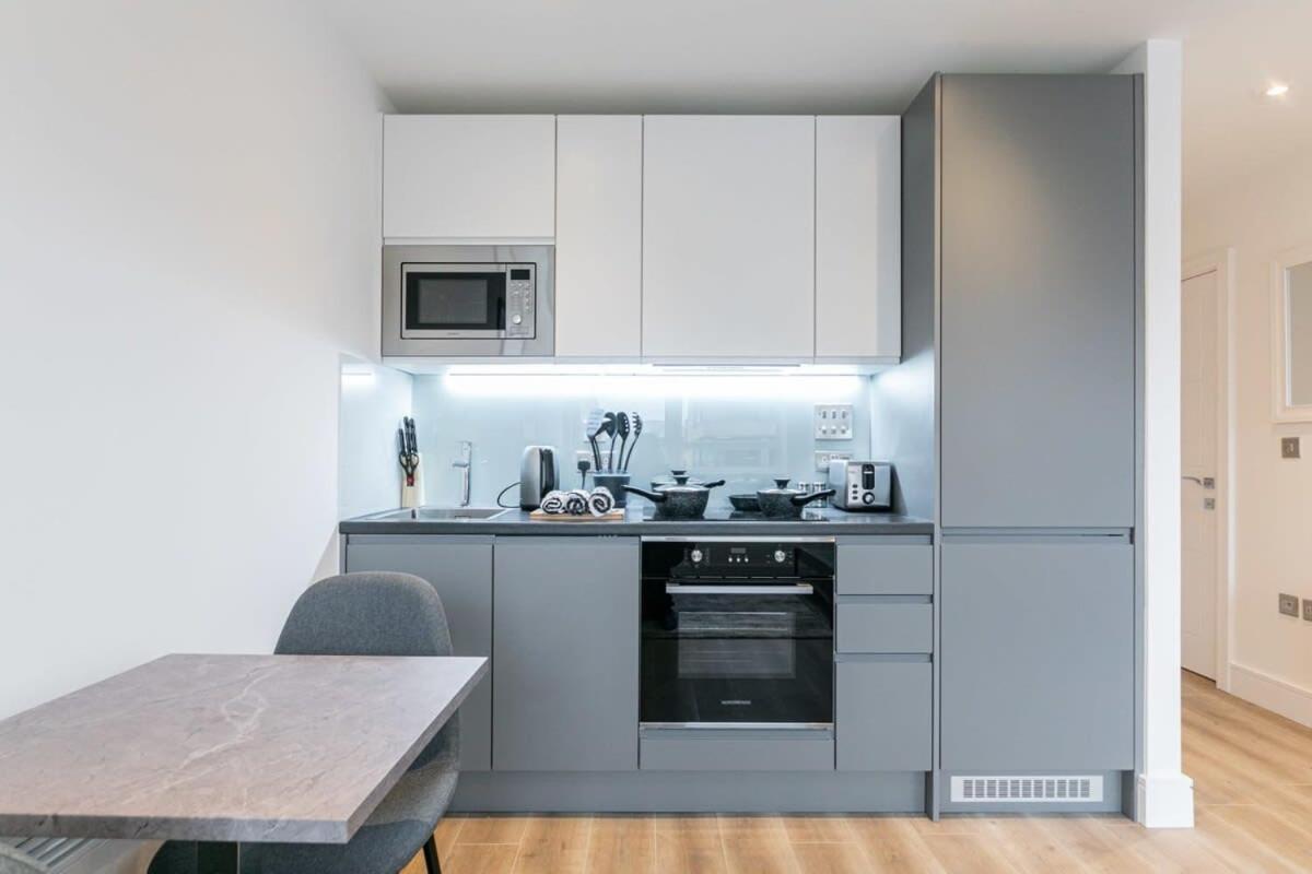 Lovely Bright Studio Apartment In Central East Grinstead Zewnętrze zdjęcie